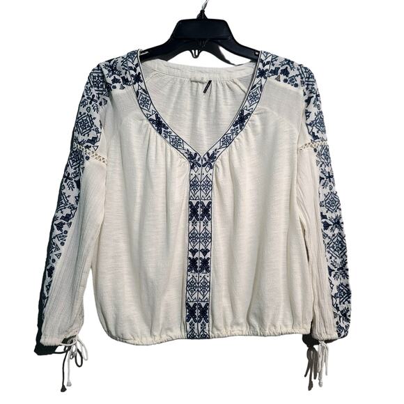 Anthropologie Akemi + Kin Merewen Embroidered Peasant Top - Picture 2 of 6